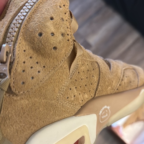 Air Jordan 6 Retro x Travis Scott ‘British Khaki’ - Picture 9 of 15